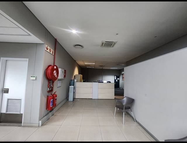 8,470M² WAREHOUSE TO LET IN LINBRO PARK